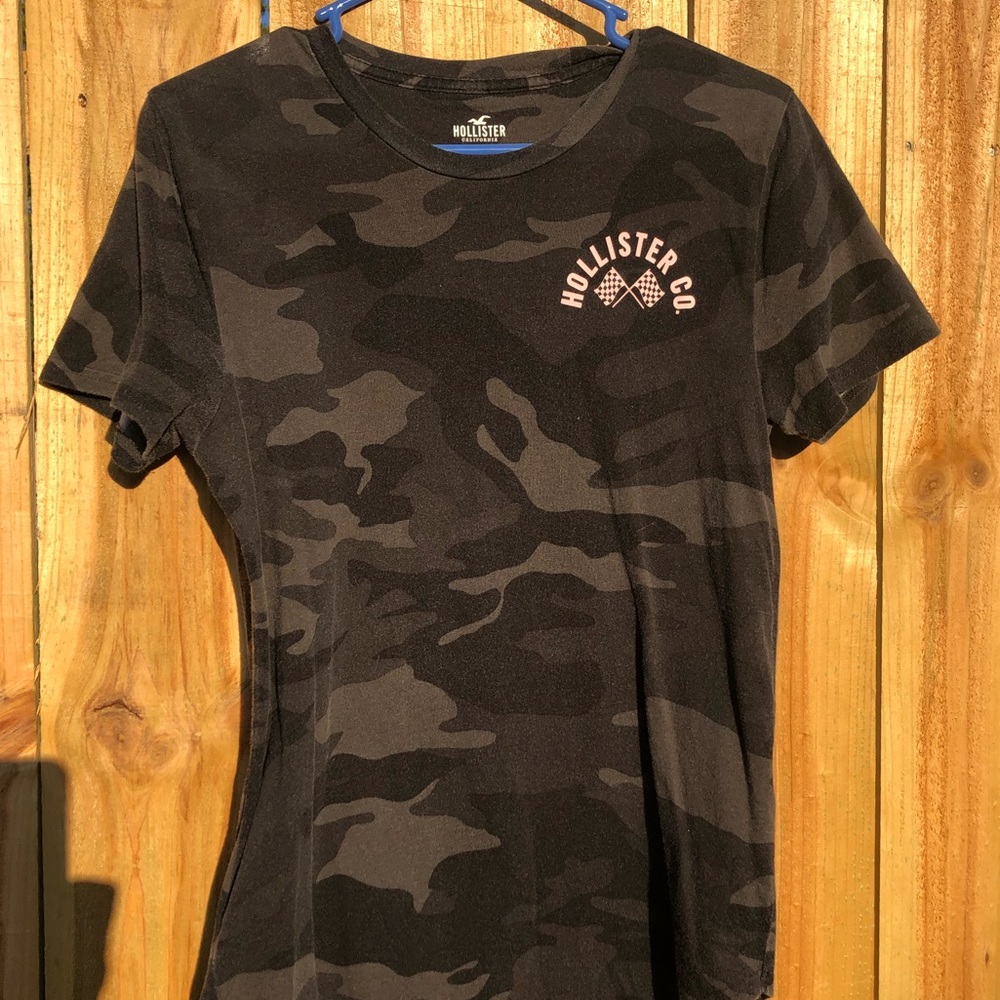 Hollister men’s xsmall shirt